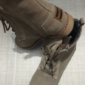 Toms boots. Brand new